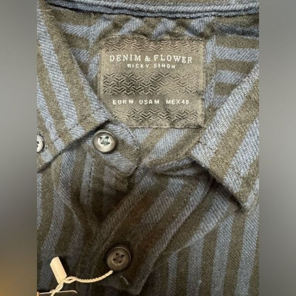 New Men's Denim & Flower Flannel Button Down. Size medium - Picture 8 of 8